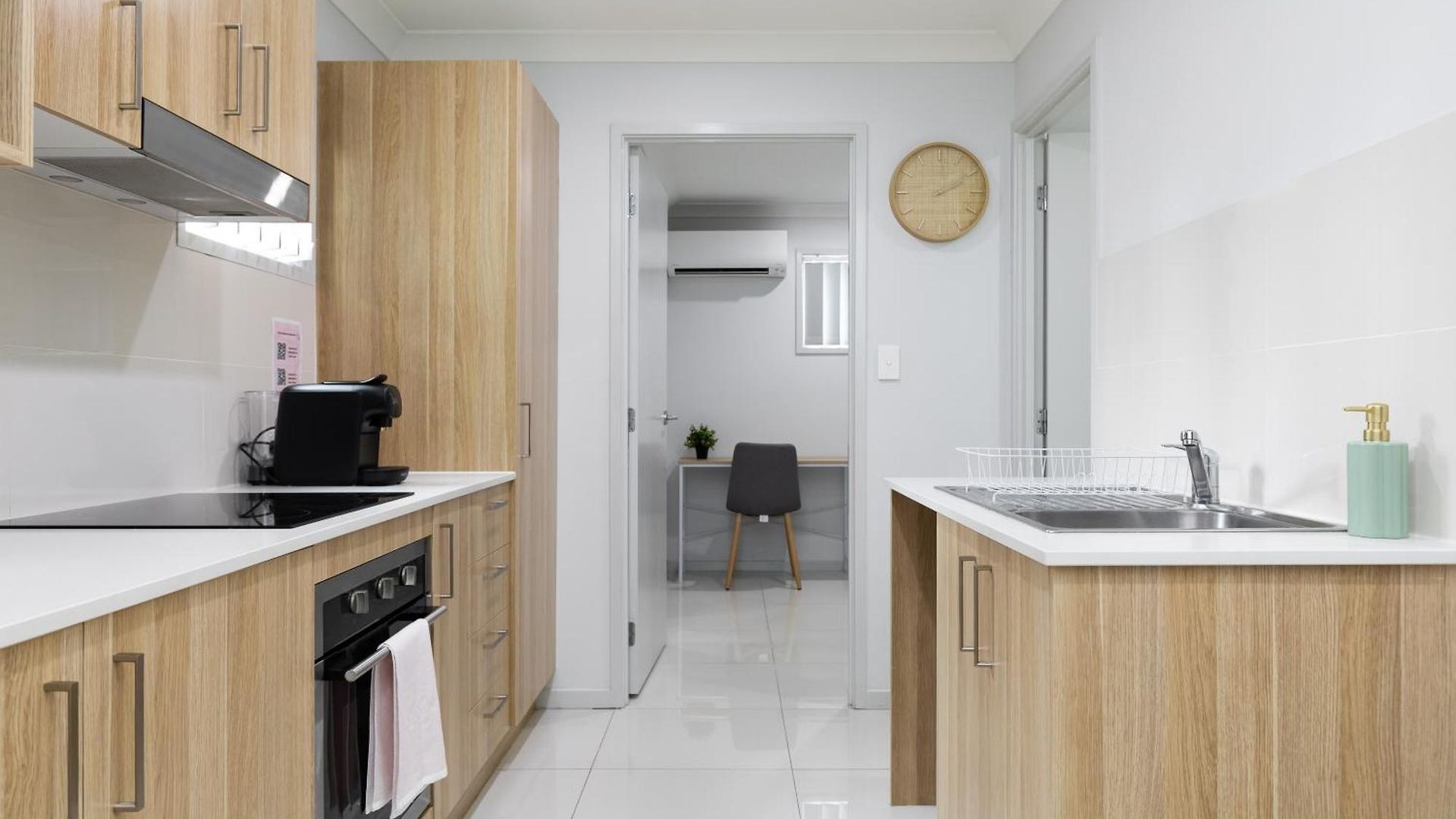 Smart Self Check-in - Freney Park Apartment