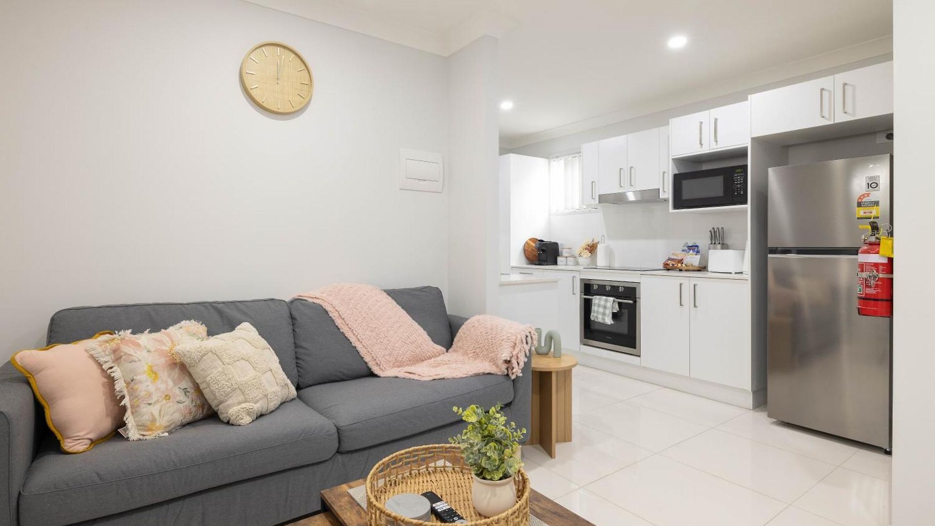 Apartment Smart Self Check-in - N Freney *
