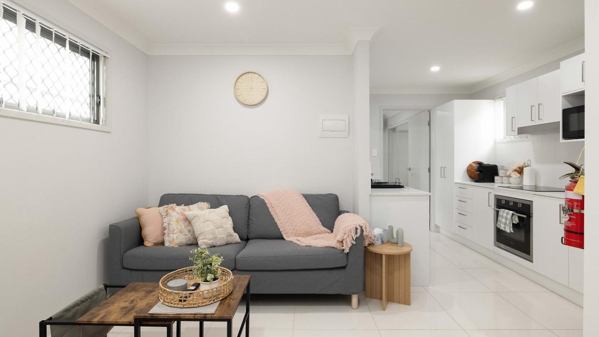 Smart Self Check-in - N Freney Apartment