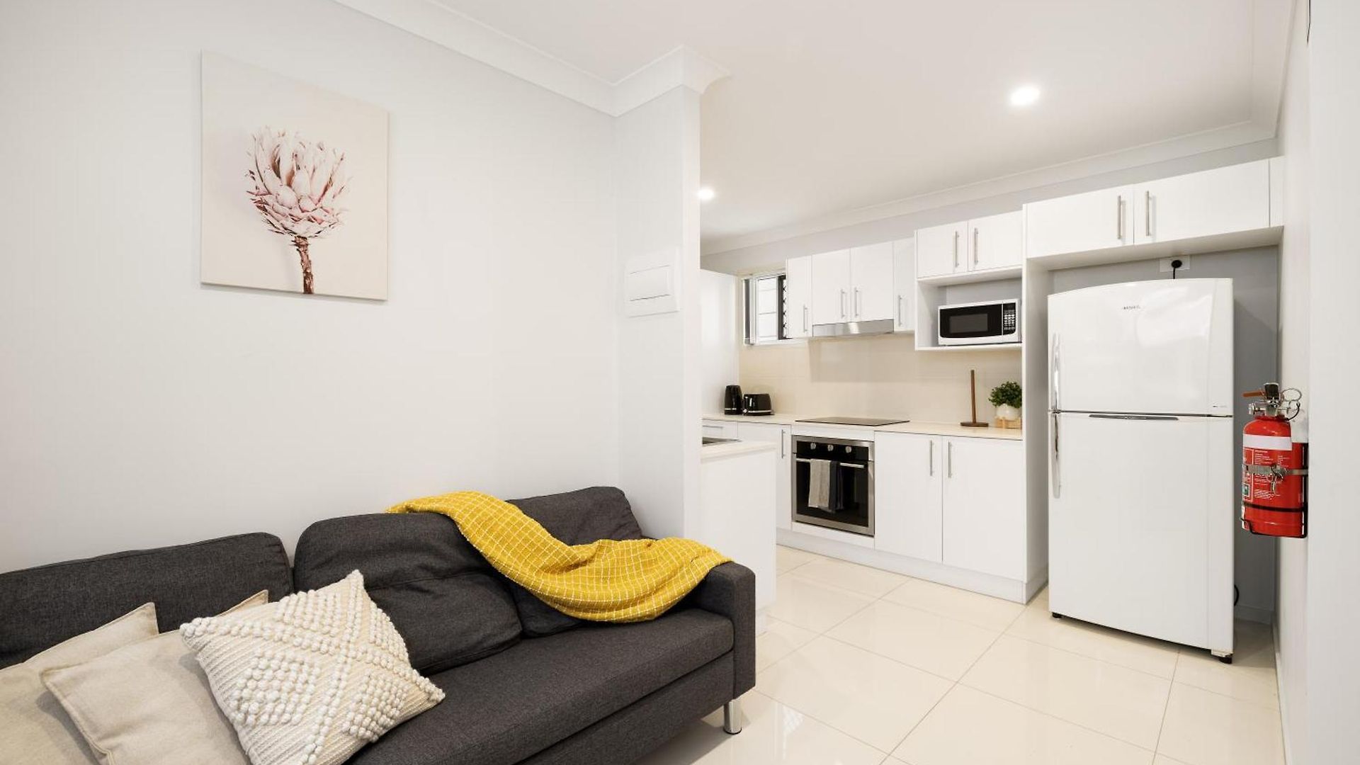 Smart Self Check-in - N Freney Apartment *
