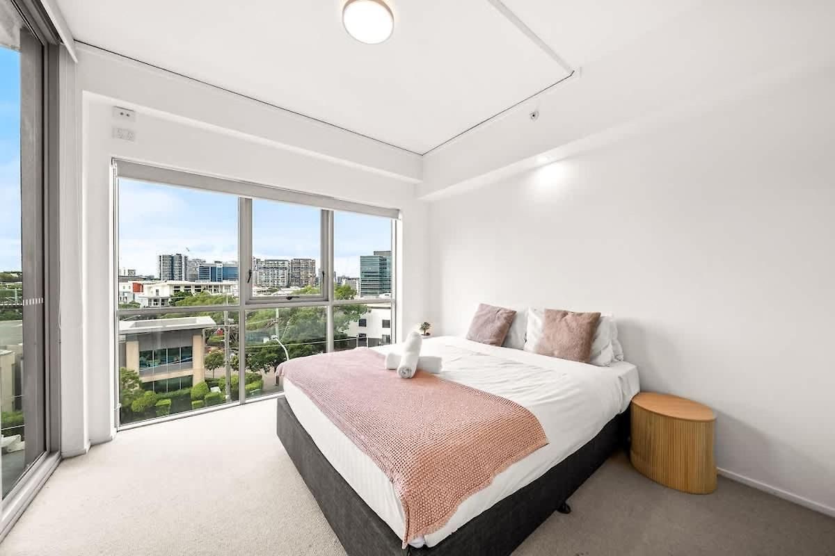 Belise - Executive 2br Elegance Parking & Pool Apartment Brisbane