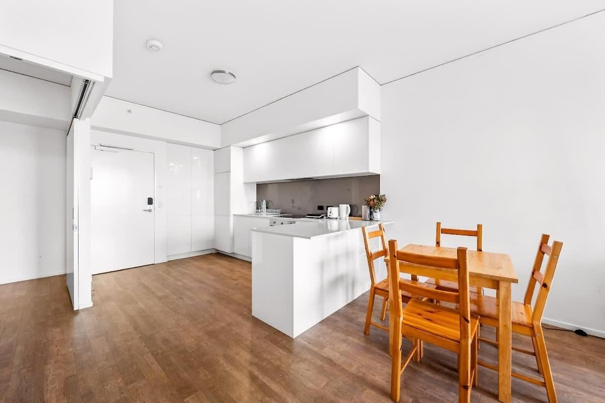 Belise - Executive 2br Elegance Parking & Pool Apartment Brisbane
