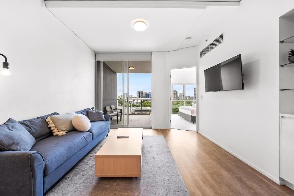 Belise - Executive 2br Elegance Parking & Pool Brisbane