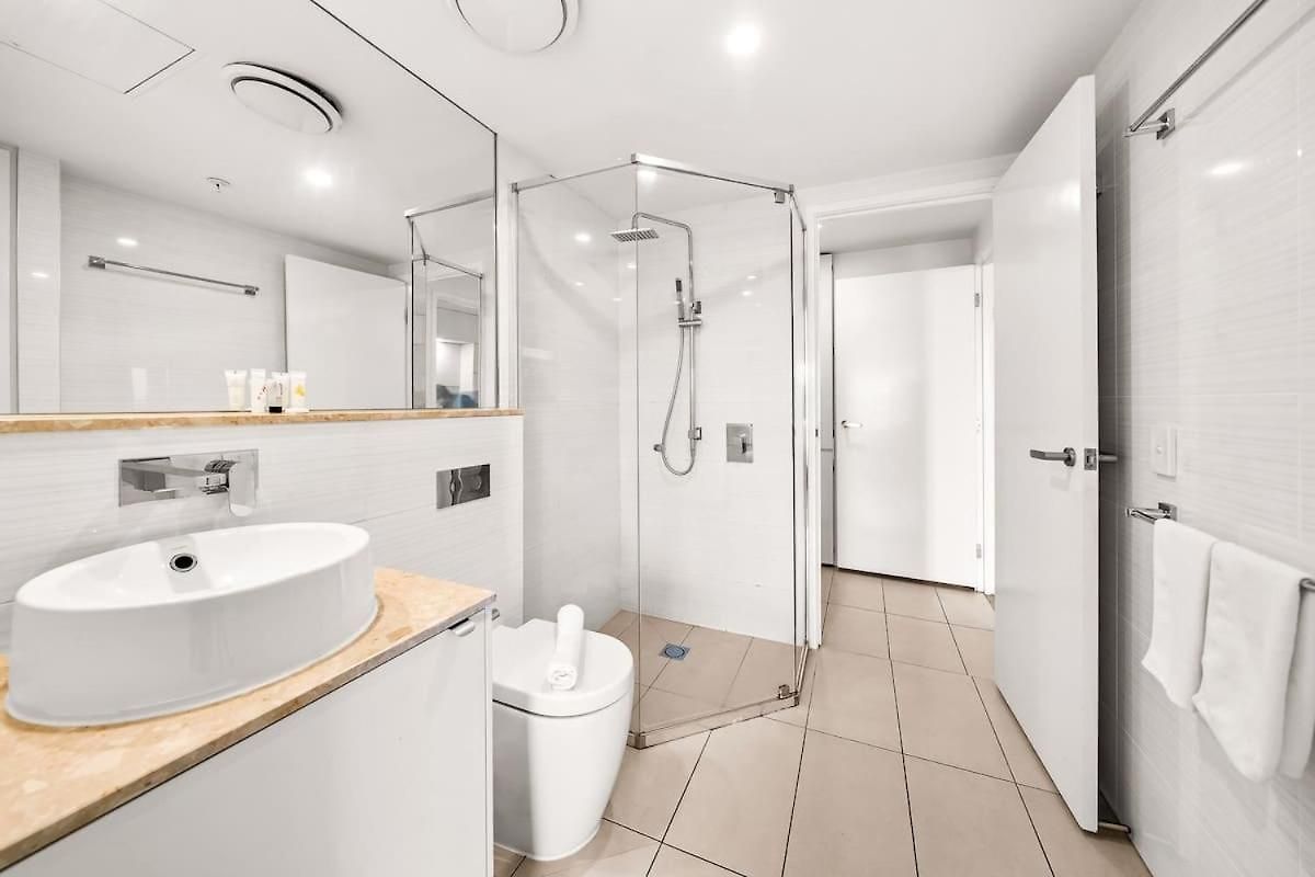 Belise - Executive 2br Elegance Parking & Pool Apartment Brisbane