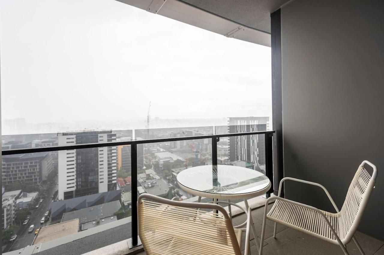 Stylish Decor 2br South Gym Pool Cine Bo12510 * Brisbane