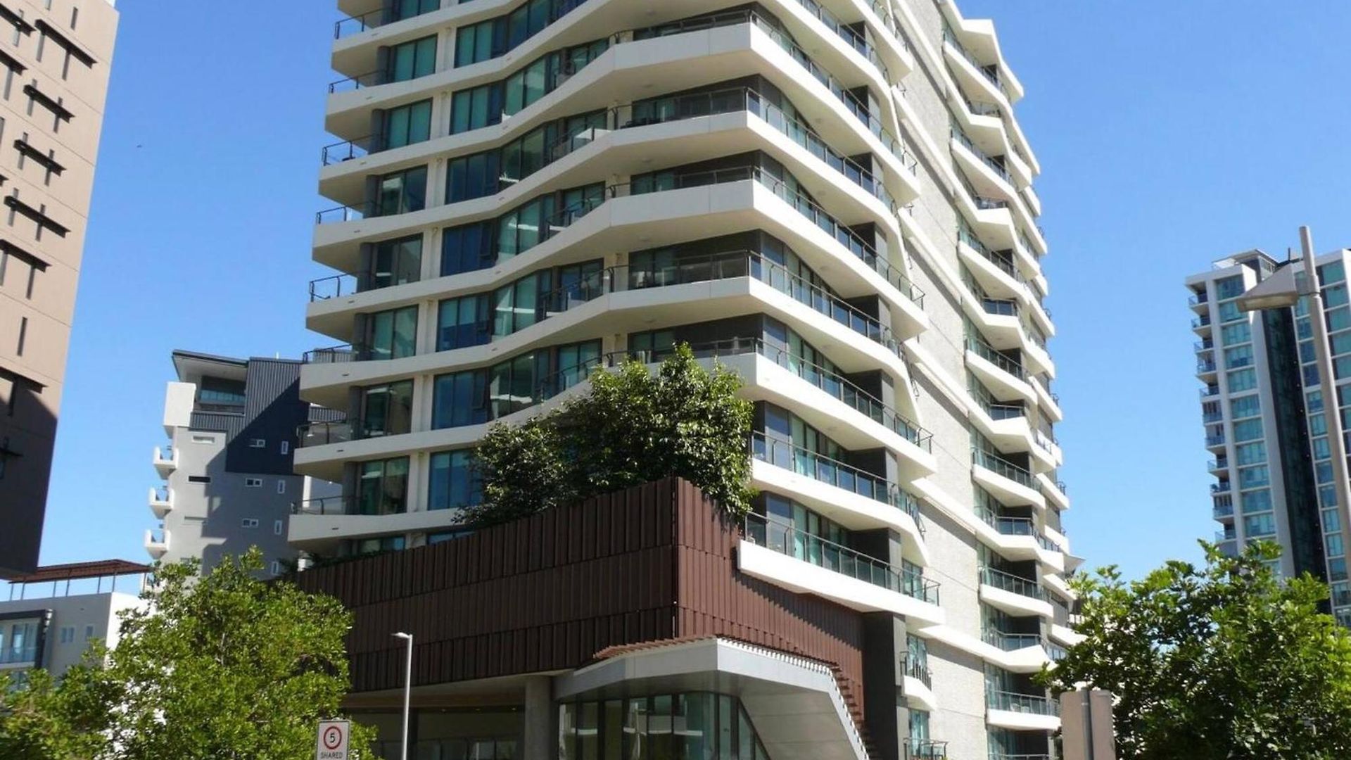 Apartment 2br In Proximity Hamilton With Carpark