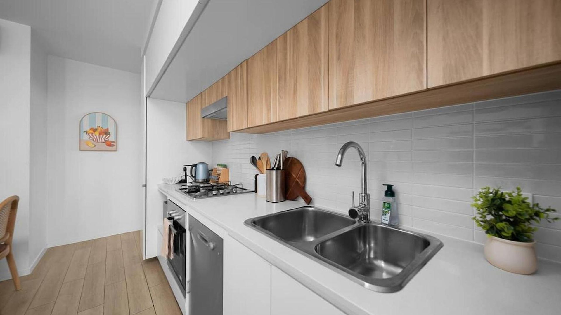 2br In Proximity Hamilton With Carpark Apartment