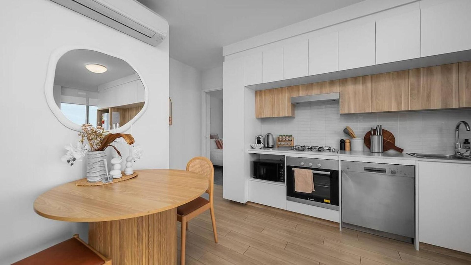 2br In Proximity Hamilton With Carpark * Brisbane