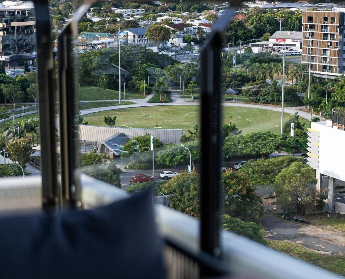 Apartment 2br In Proximity Hamilton With Carpark