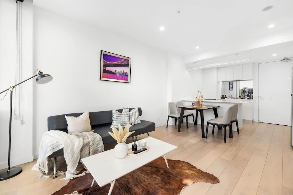 Apartment Stylish 2br Retreat Walk To Shop & Local Hotspots *