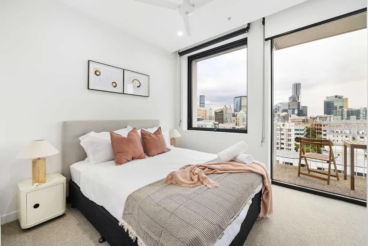 Stylish 2br Retreat Walk To Shop & Local Hotspots *