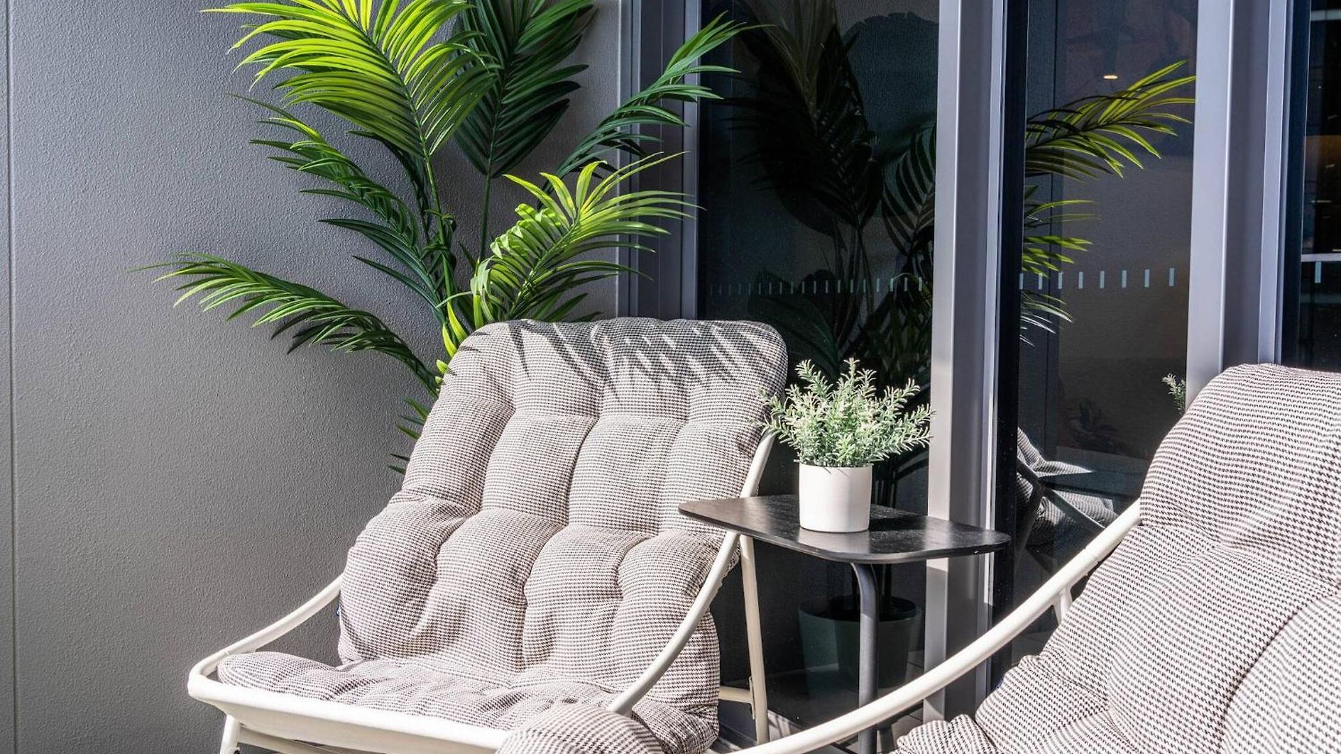 1br In Queen's Wharf Lv 29 With Sofa Bed And Carpark