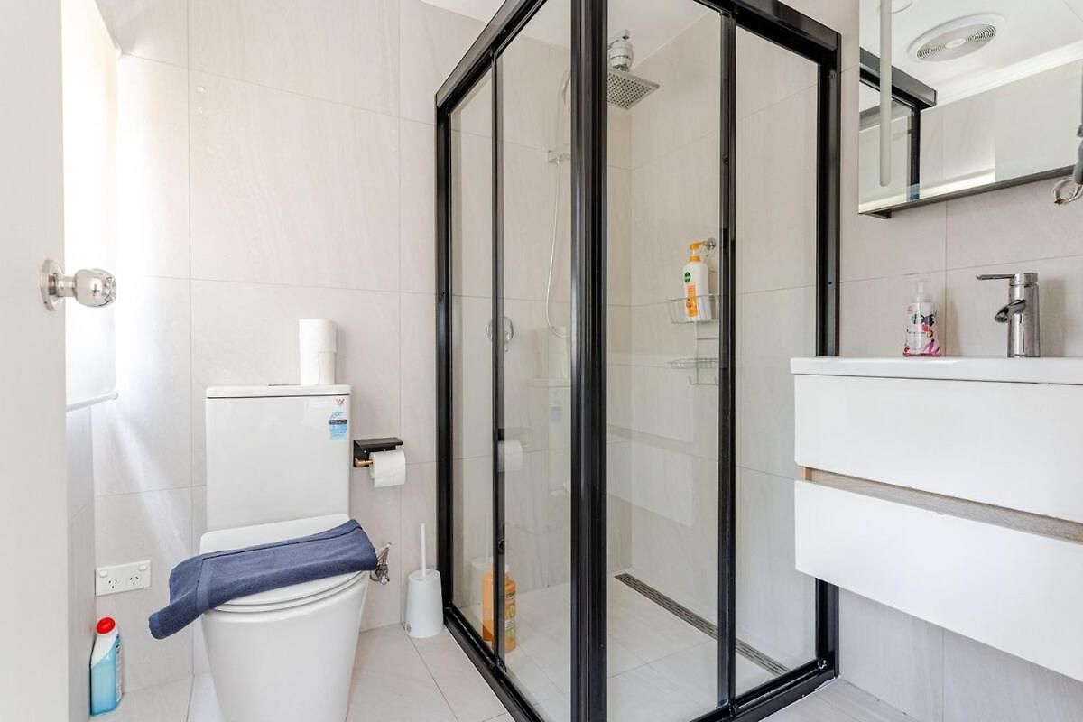 A5q Abnb-style 3br House With Balcony & 2 Free Parking Nr Portside Wharf *