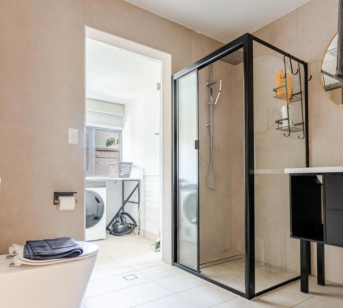 A5q Abnb-style 3br House With Balcony & 2 Free Parking Nr Portside Wharf *