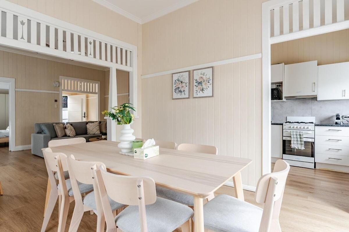 A5q Abnb-style 3br House With Balcony & 2 Free Parking Nr Portside Wharf * Brisbane