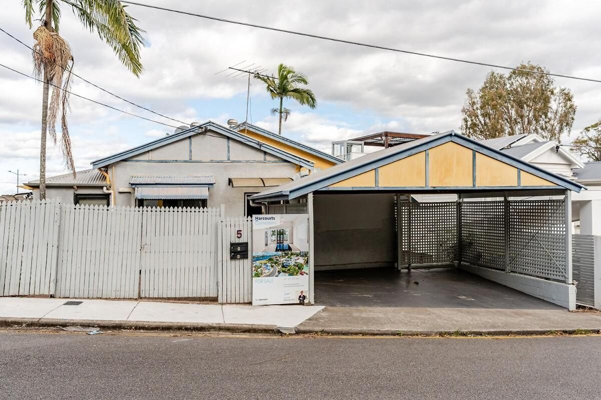 Holiday home A5q Abnb-style 3br House With Balcony & 2 Free Parking Nr Portside Wharf