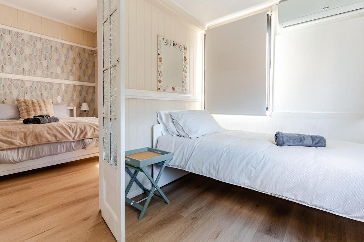 Holiday home A5q Abnb-style 3br House With Balcony & 2 Free Parking Nr Portside Wharf *