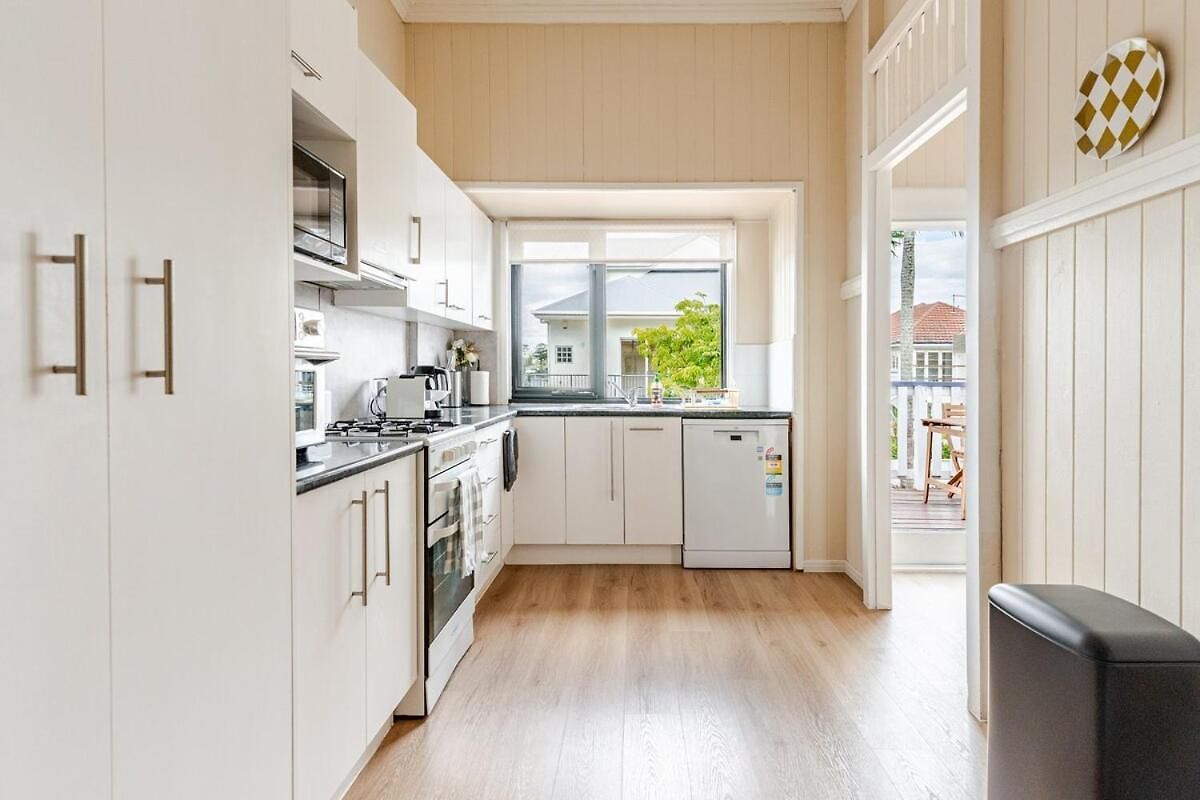 A5q Abnb-style 3br House With Balcony & 2 Free Parking Nr Portside Wharf Brisbane