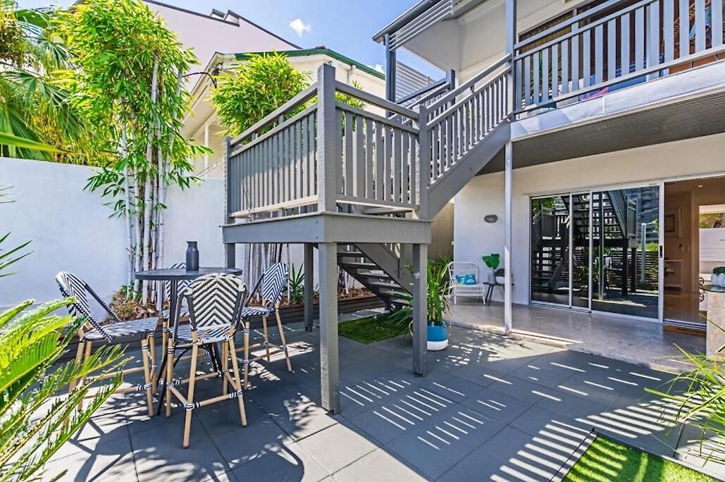 Luxe Inner-city With Views - Teneriffe Holiday home