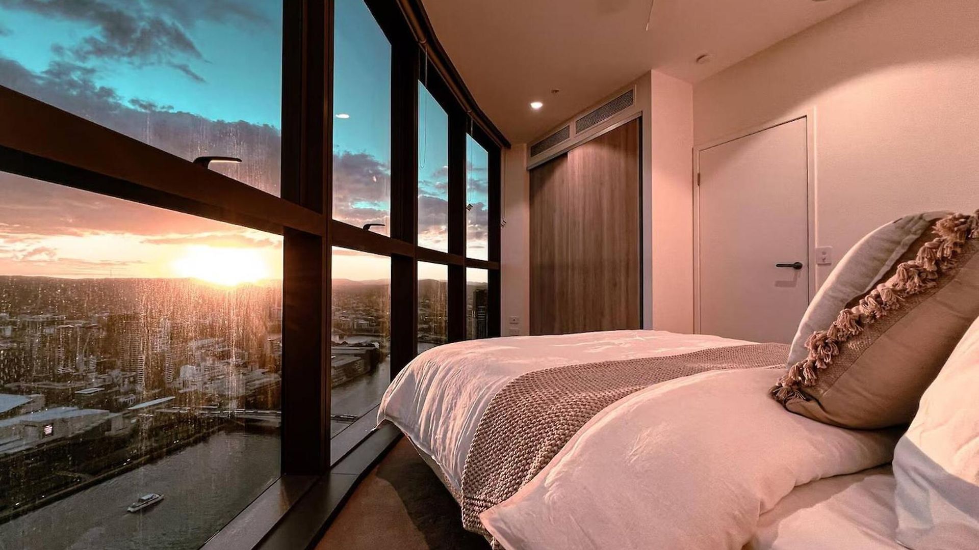 Level 46 Luxury Queens Wharf With Unblocked Southbank & River View Apartment Brisbane