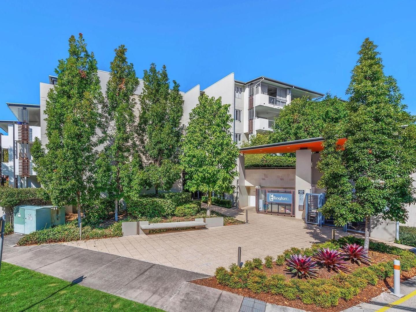 Spacious And Leafy With Pool And Parking - Walk To River Apartment