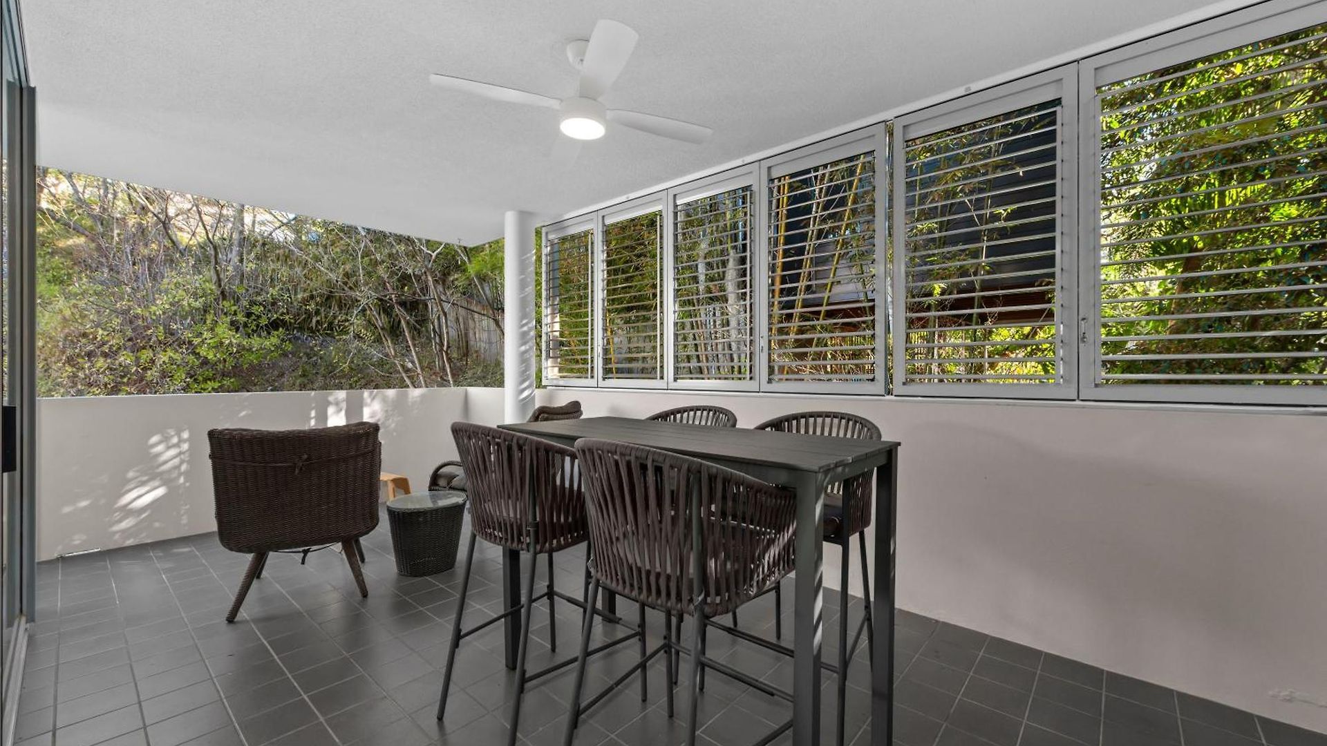 Apartment Spacious And Leafy With Pool And Parking - Walk To River *