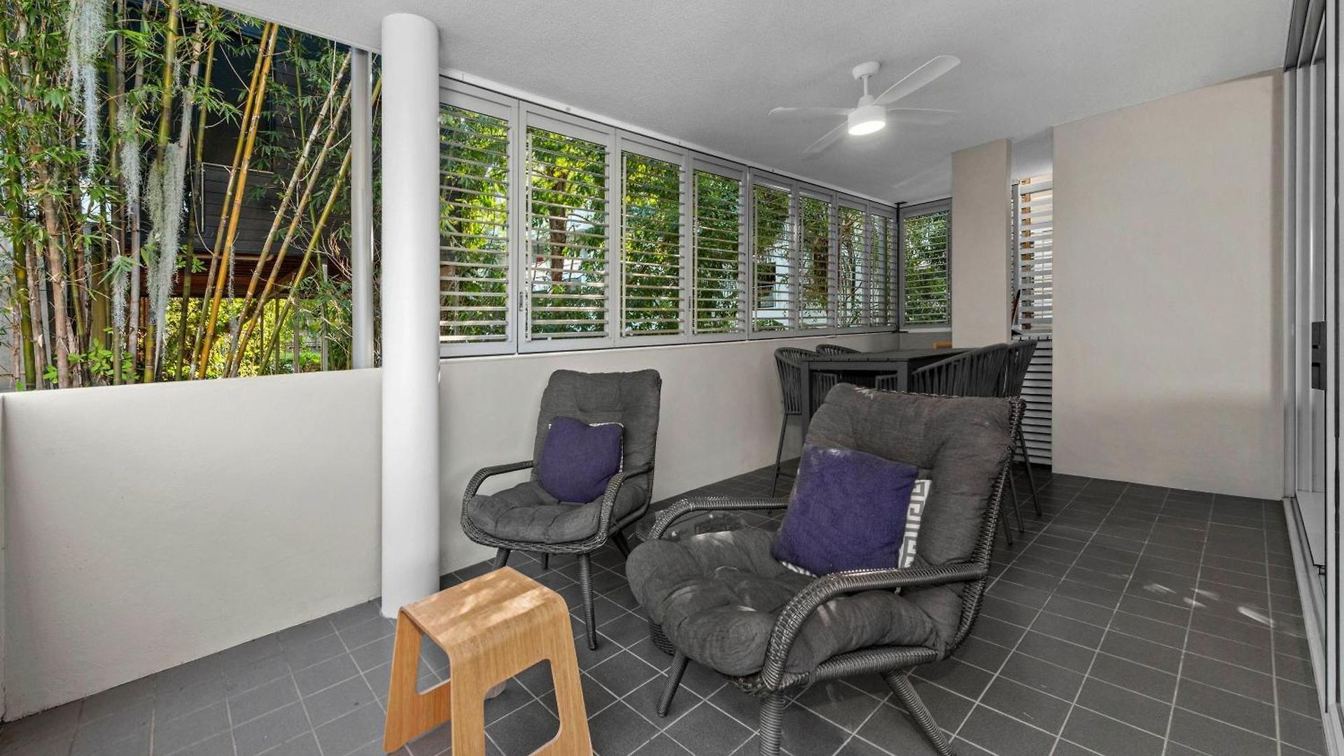 Spacious And Leafy With Pool And Parking - Walk To River