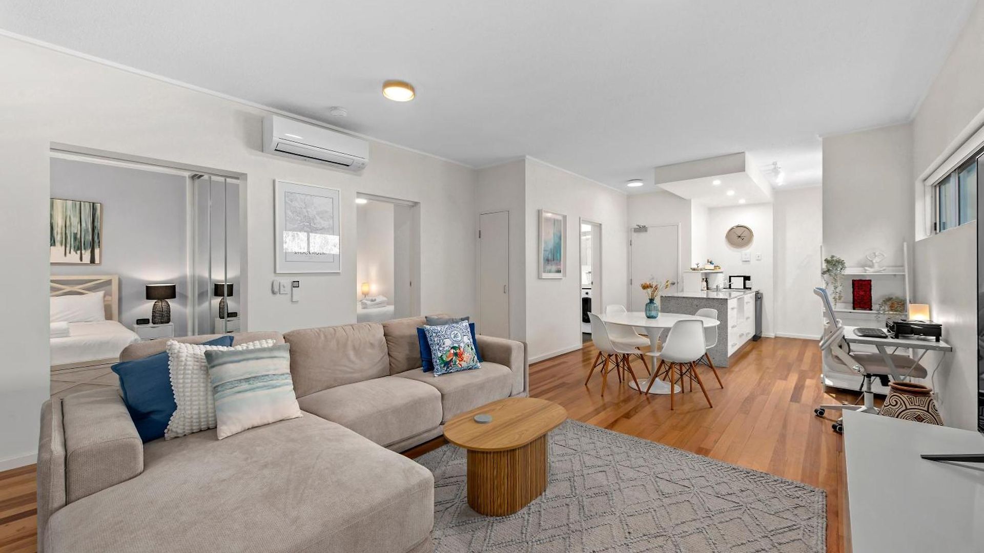 Spacious And Leafy With Pool And Parking - Walk To River Apartment Brisbane
