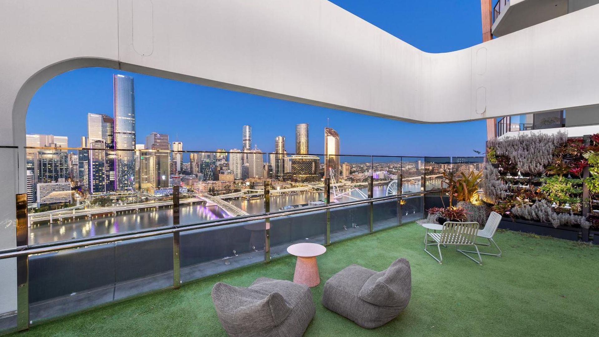 Elegant Retreat Arthouse 1br Apartment *