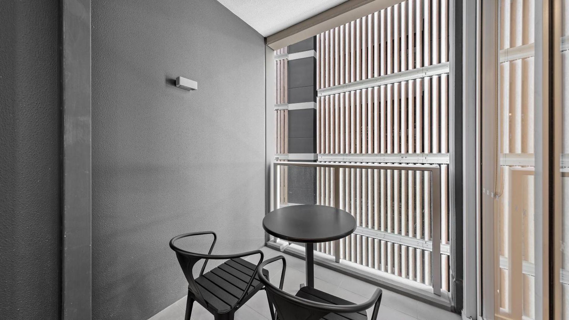 Elegant Retreat Arthouse 1br Apartment