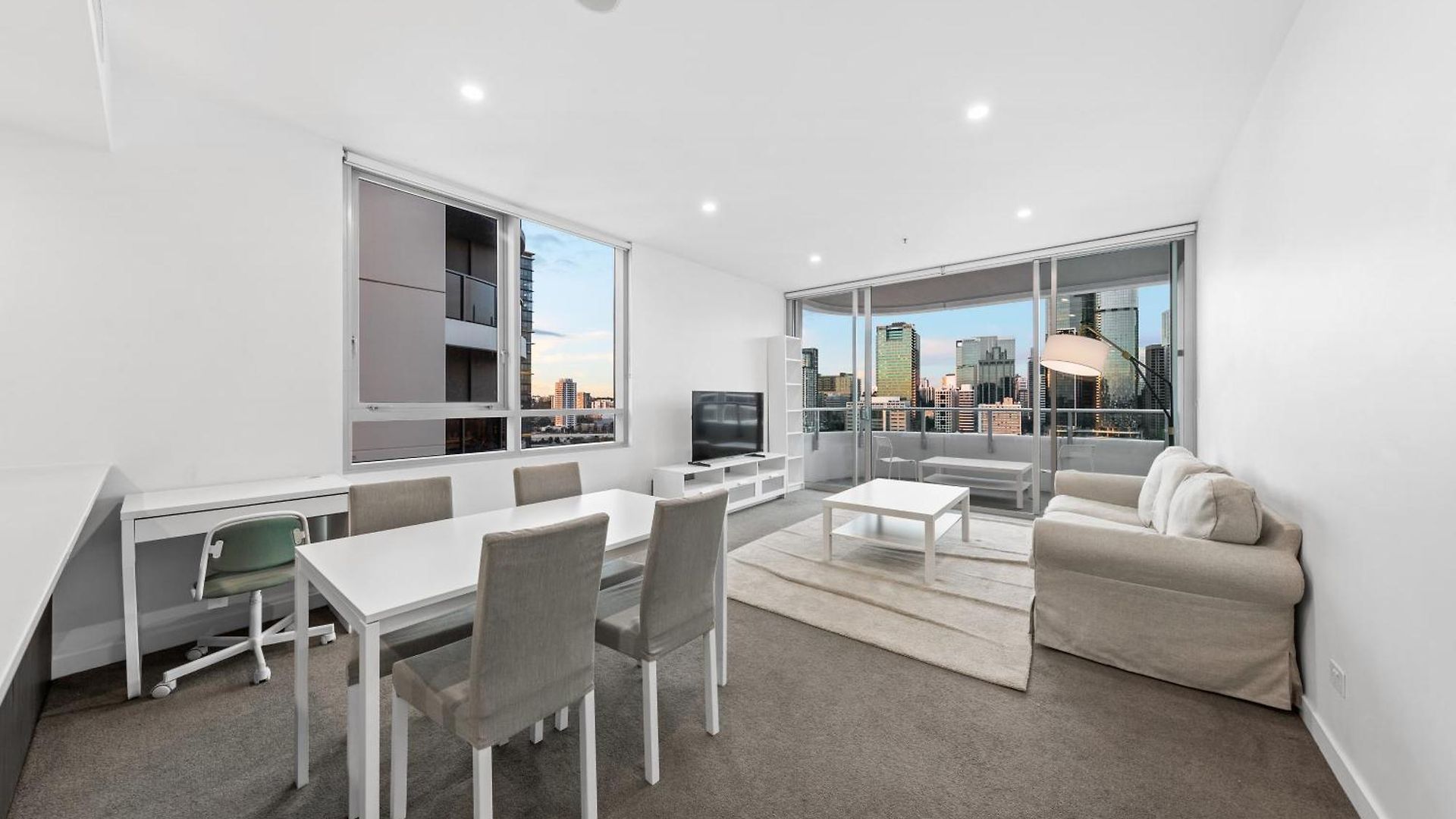 Dreamy 2br Escape Framed By And Art Brisbane