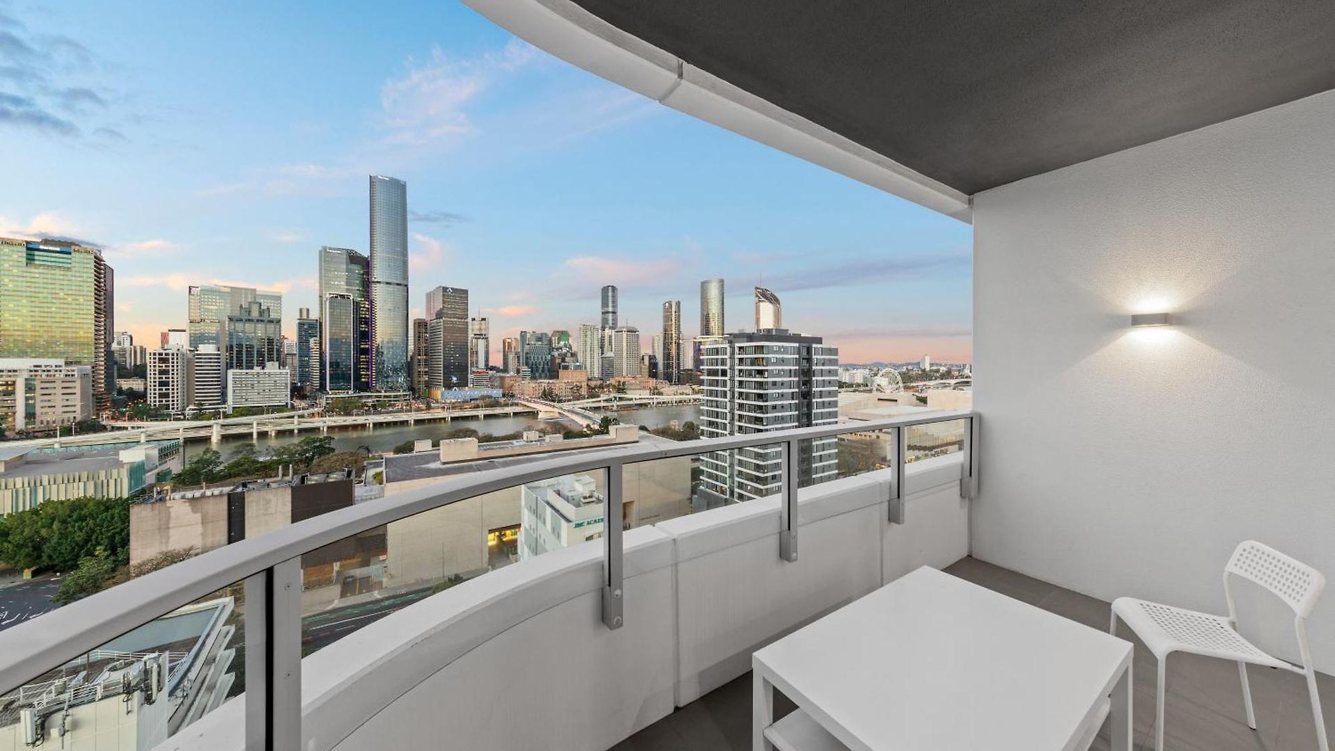 Dreamy 2br Escape Framed By And Art Brisbane