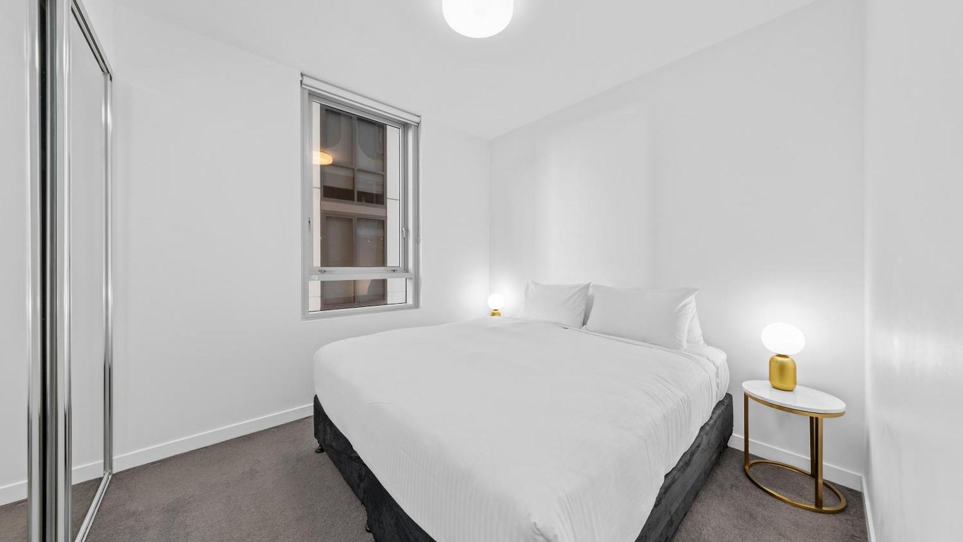 Dreamy 2br Escape Framed By And Art * Brisbane