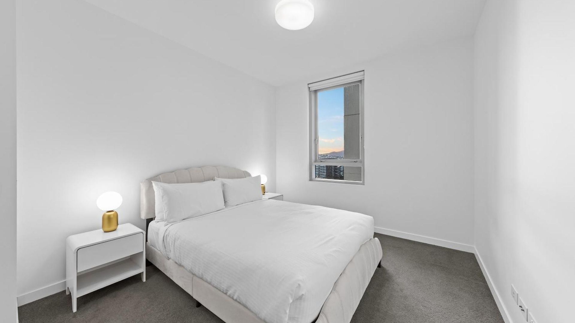 Dreamy 2br Escape Framed By And Art Apartment *