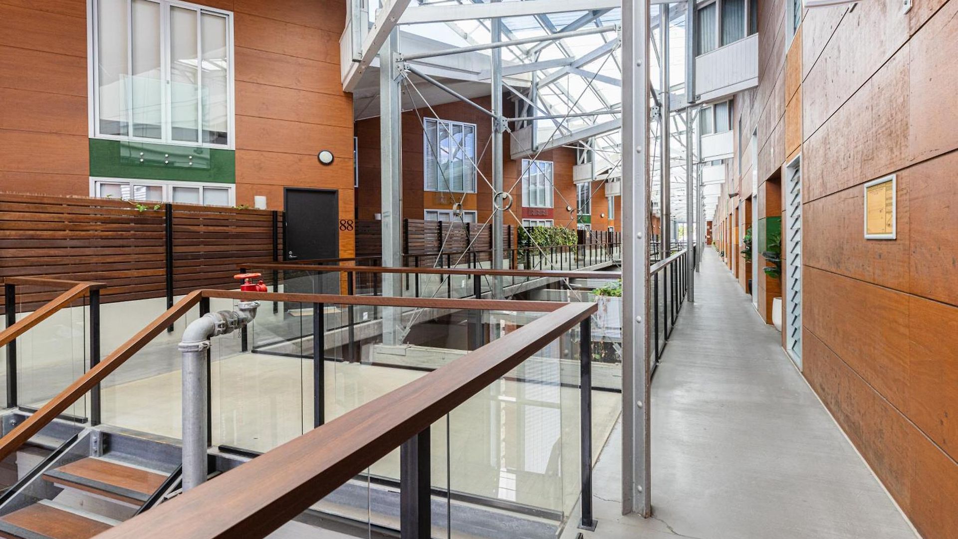 Stylish Heritage 2br Loft Near And River With Pool And Free Parking Brisbane