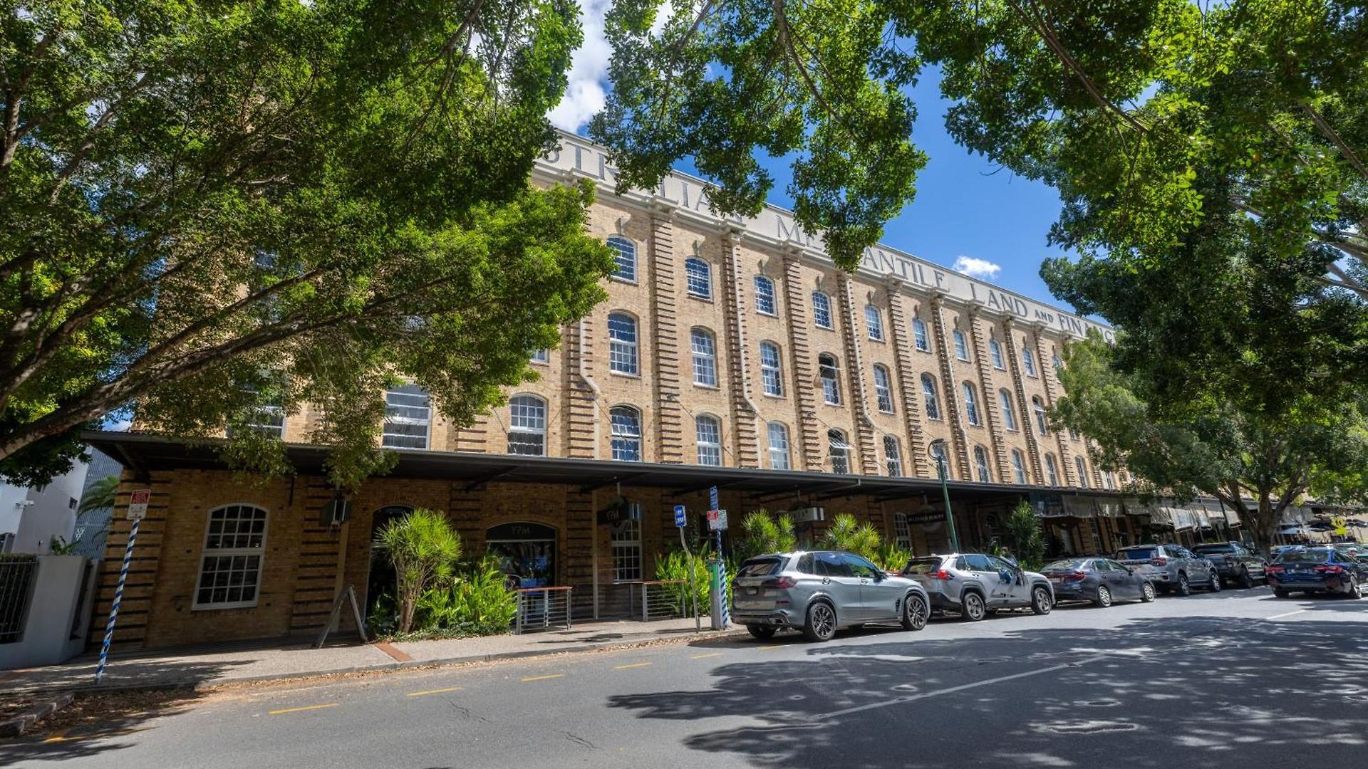 Stylish Heritage 2br Loft Near And River With Pool And Free Parking Brisbane