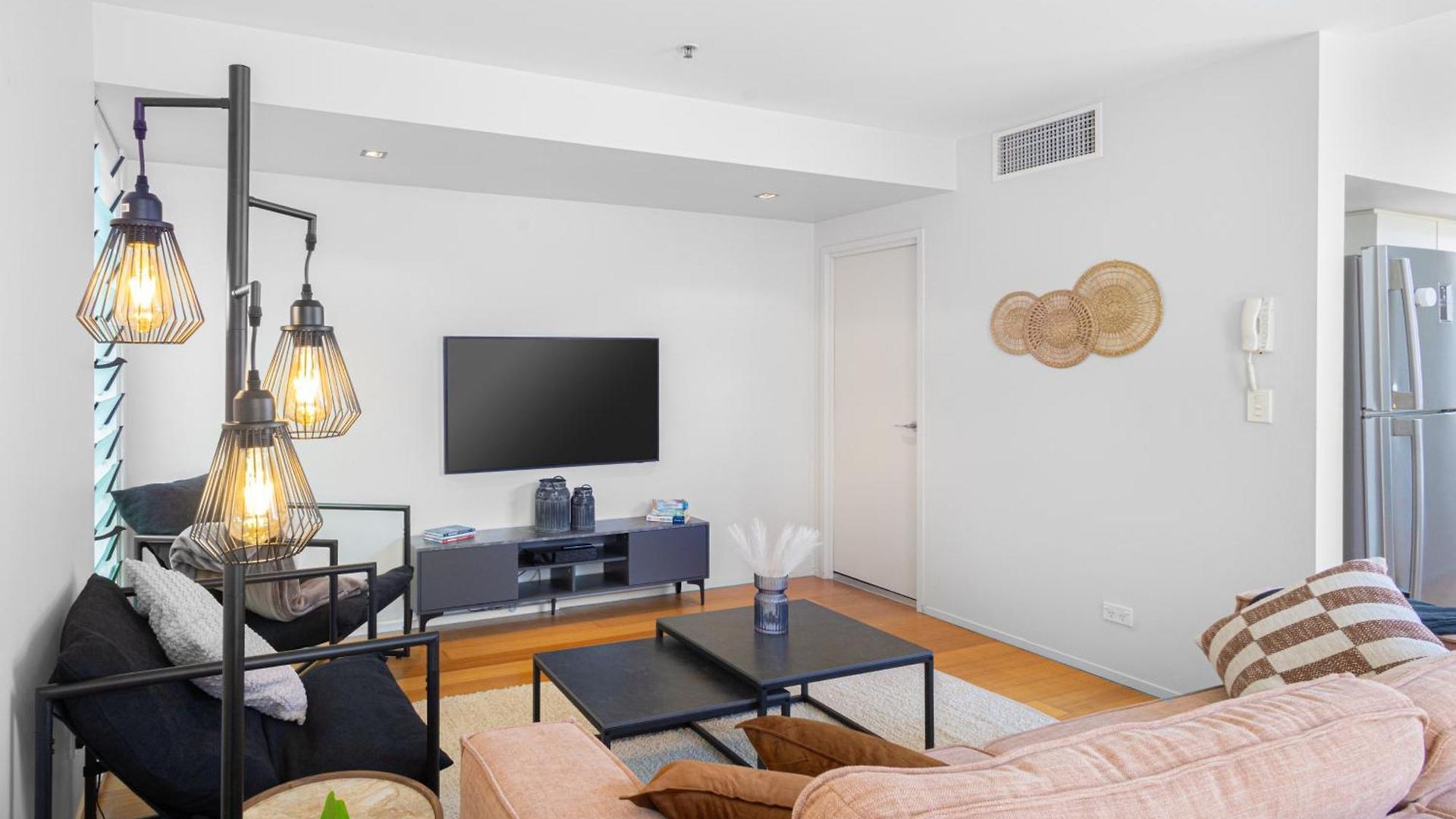 Stylish Heritage 2br Loft Near And River With Pool And Free Parking Brisbane