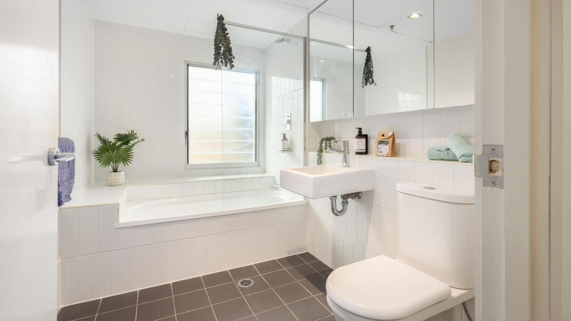 Stylish Heritage 2br Loft Near And River With Pool And Free Parking Apartment *