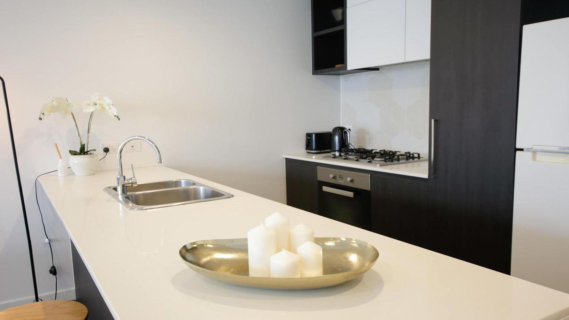 Tranquil River-view 2-bedroom High-rise Apartment Brisbane