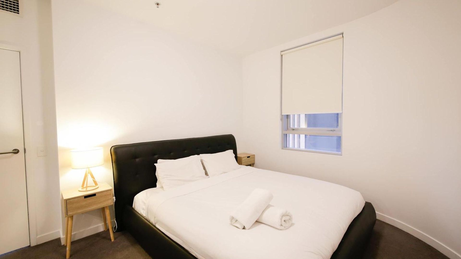 Apartment Tranquil River-view 2-bedroom High-rise *