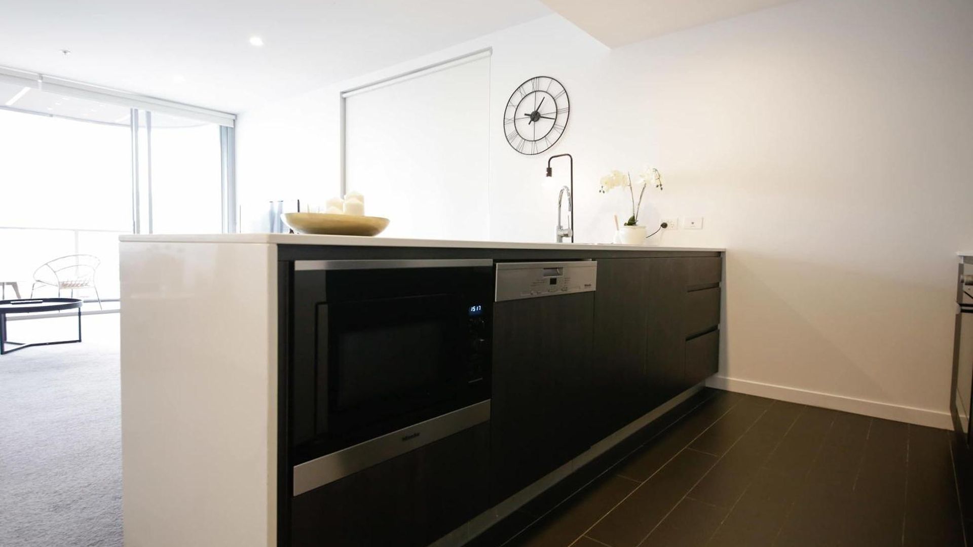 Tranquil River-view 2-bedroom High-rise Apartment *