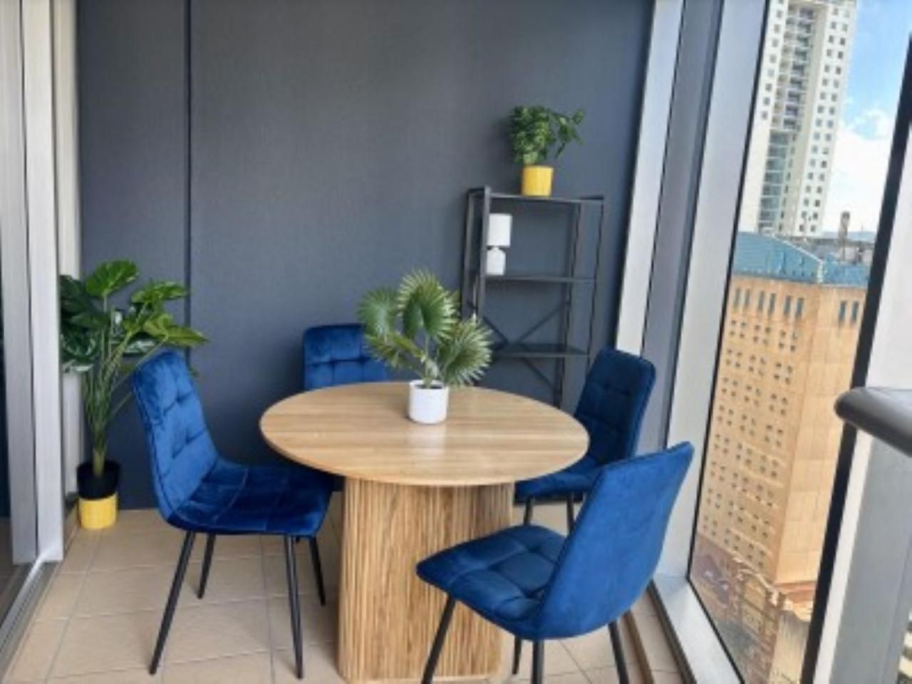 Retro Mania Cbd Sleeps 6 Car Park Included Apartment Brisbane