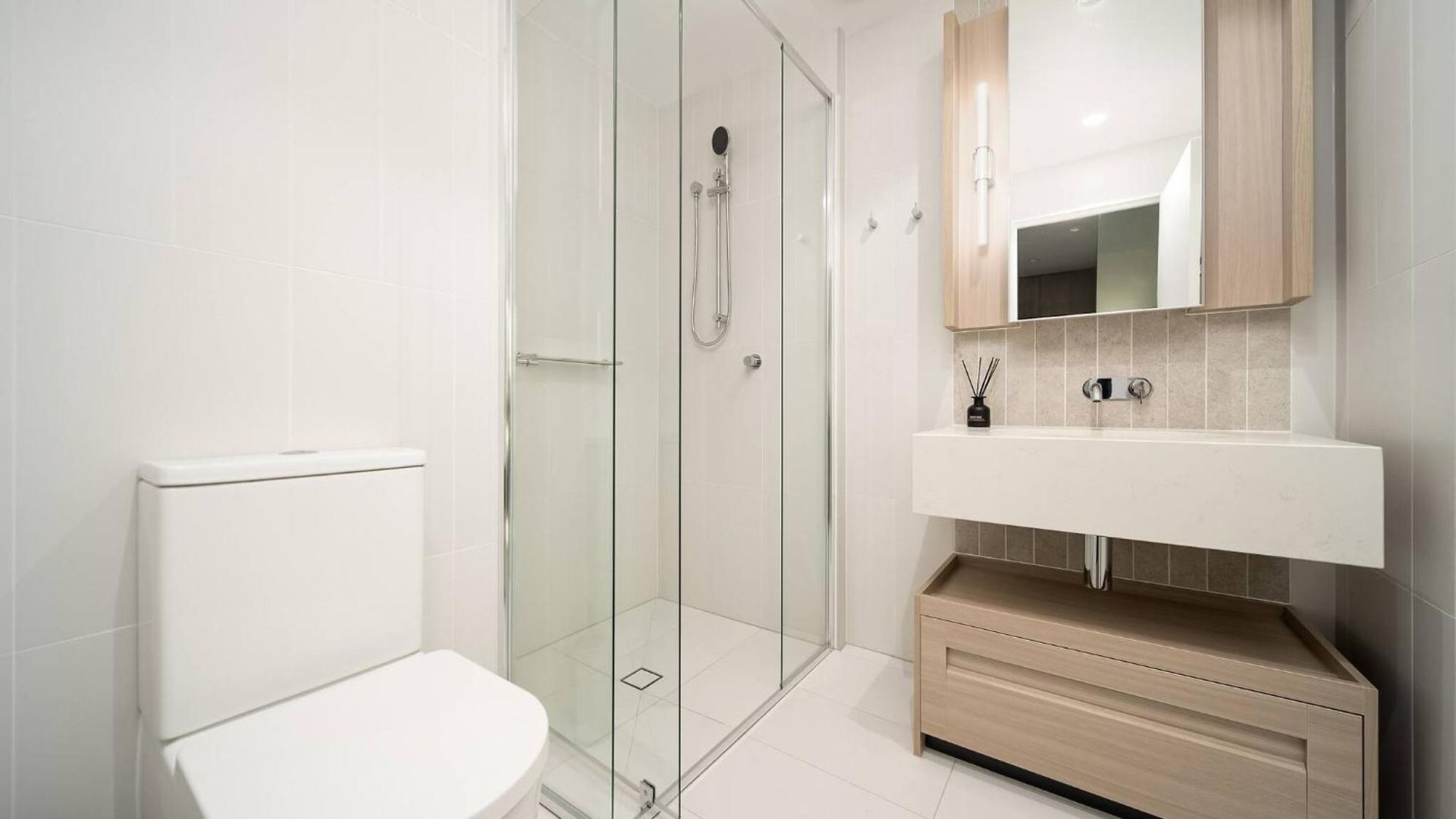 1bd With Sofa Bed In Queen's Wharf - Level 17 With View Apartment *