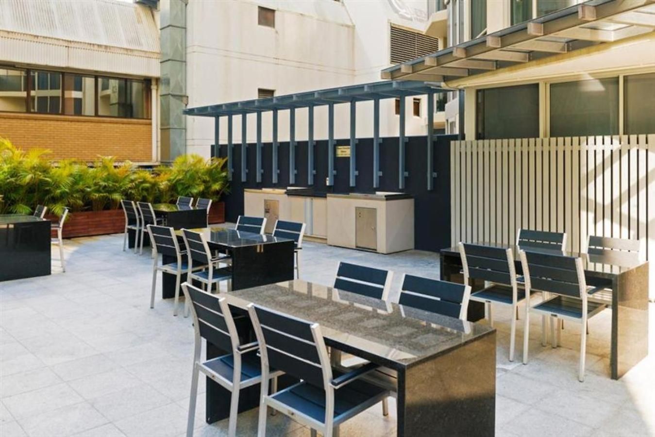 Retro Mania Cbd Sleeps 6 Car Park Included *
