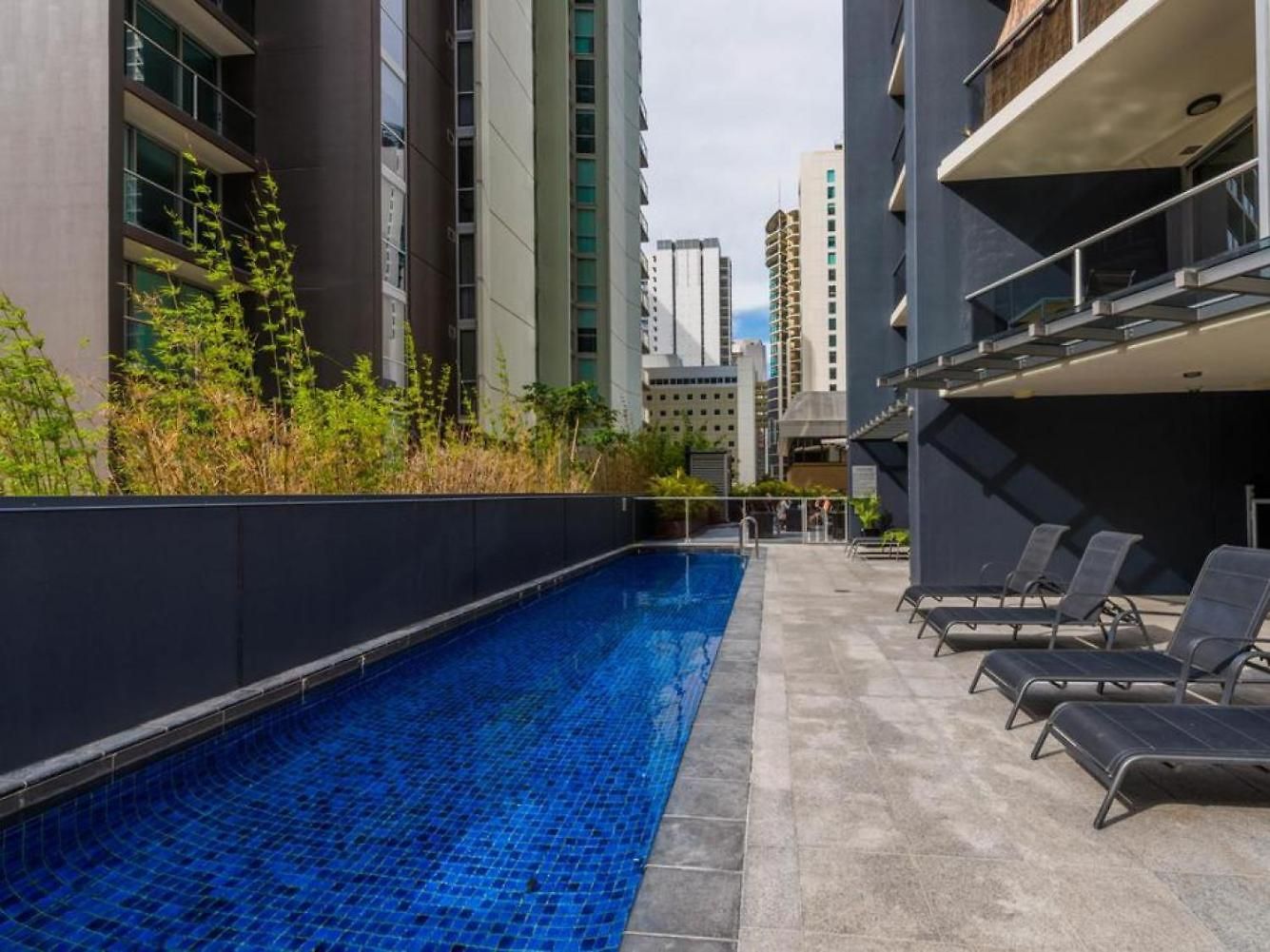 Retro Mania Cbd Sleeps 6 Car Park Included Apartment Brisbane