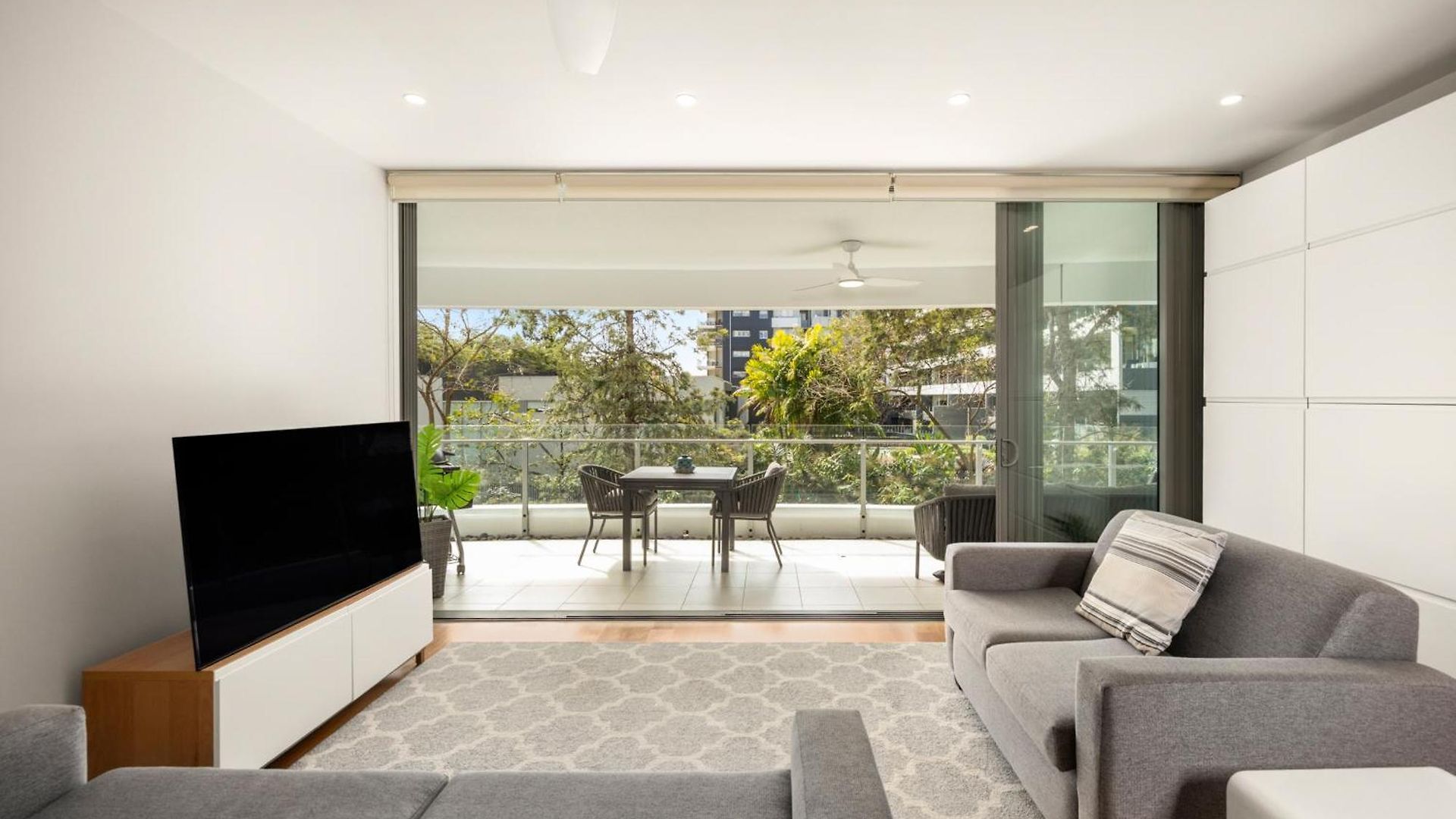 Riverside Lux 2bed 2bath Parking Brisbane