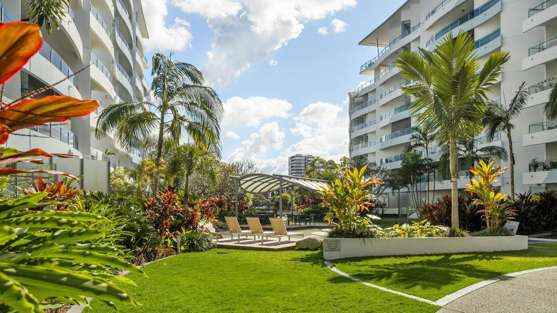 Apartment Riverside Lux 2bed 2bath Parking