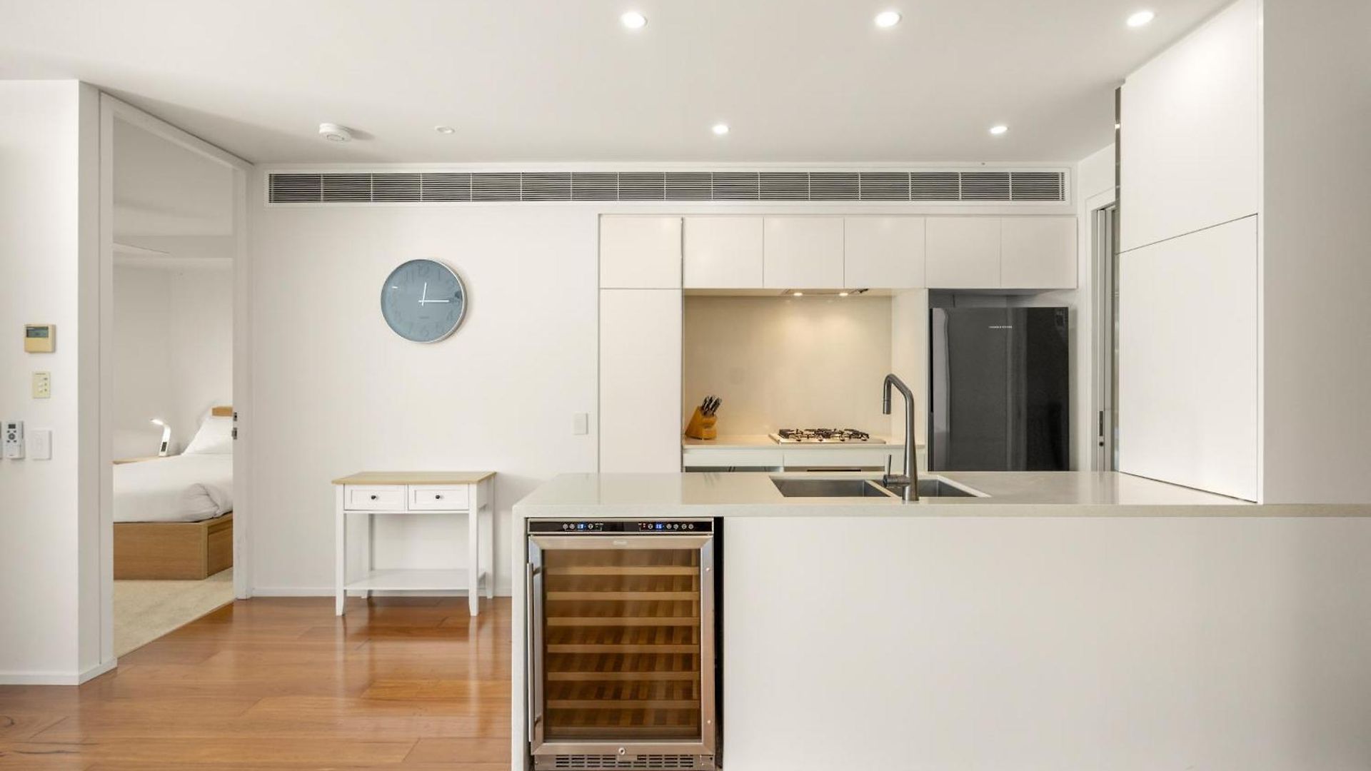 Riverside Lux 2bed 2bath Parking *