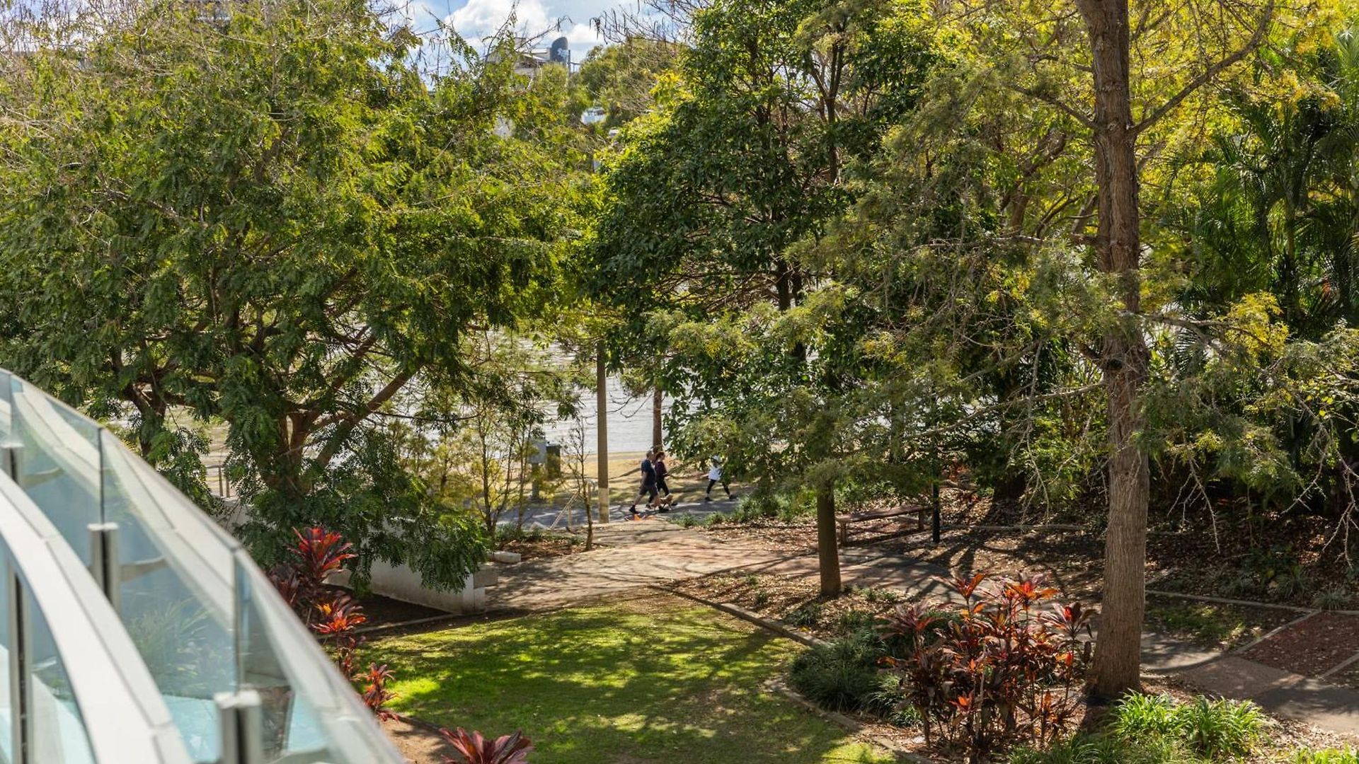 Apartment Riverside Lux 2bed 2bath Parking