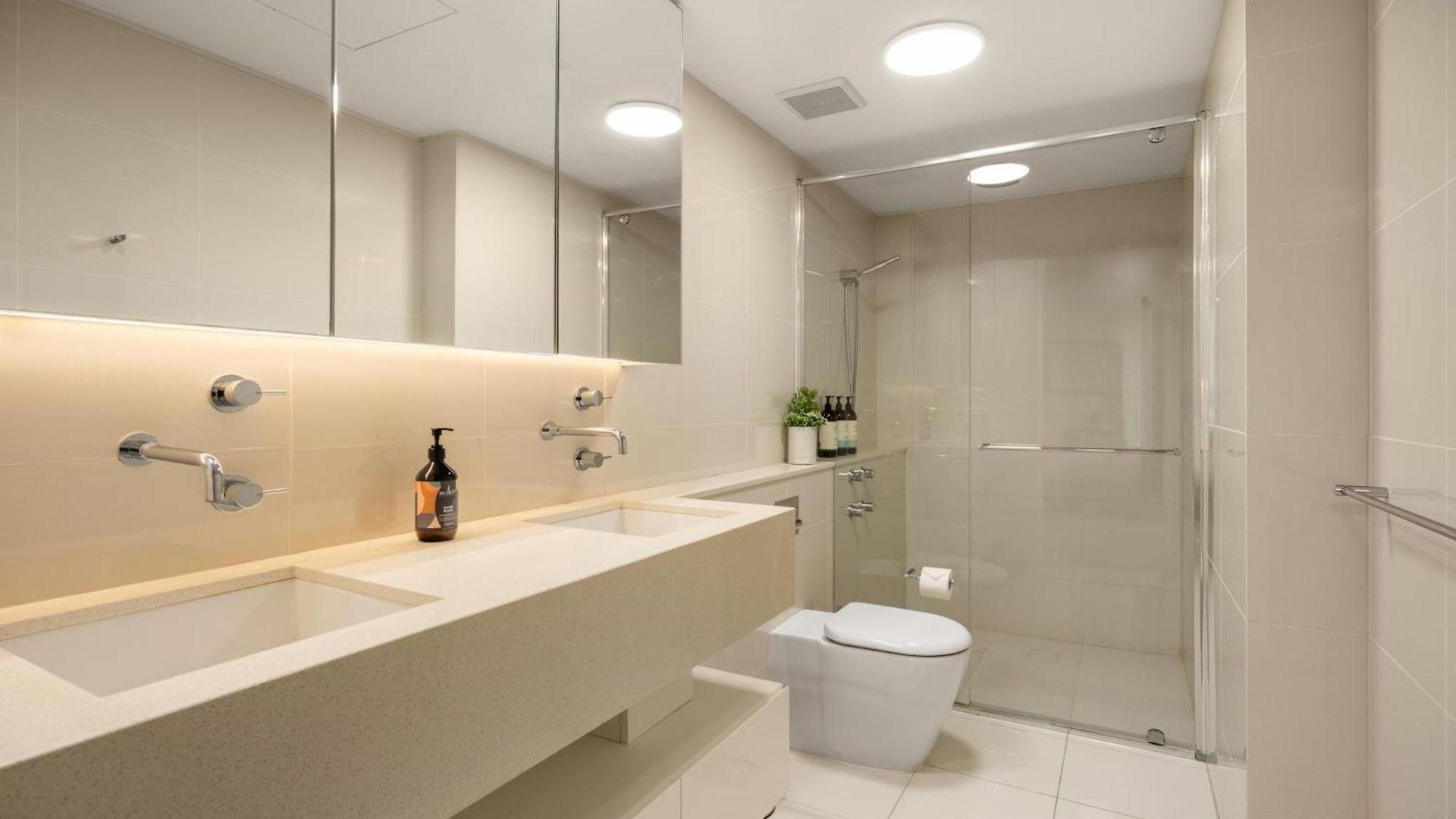 Riverside Lux 2bed 2bath Parking Apartment Brisbane